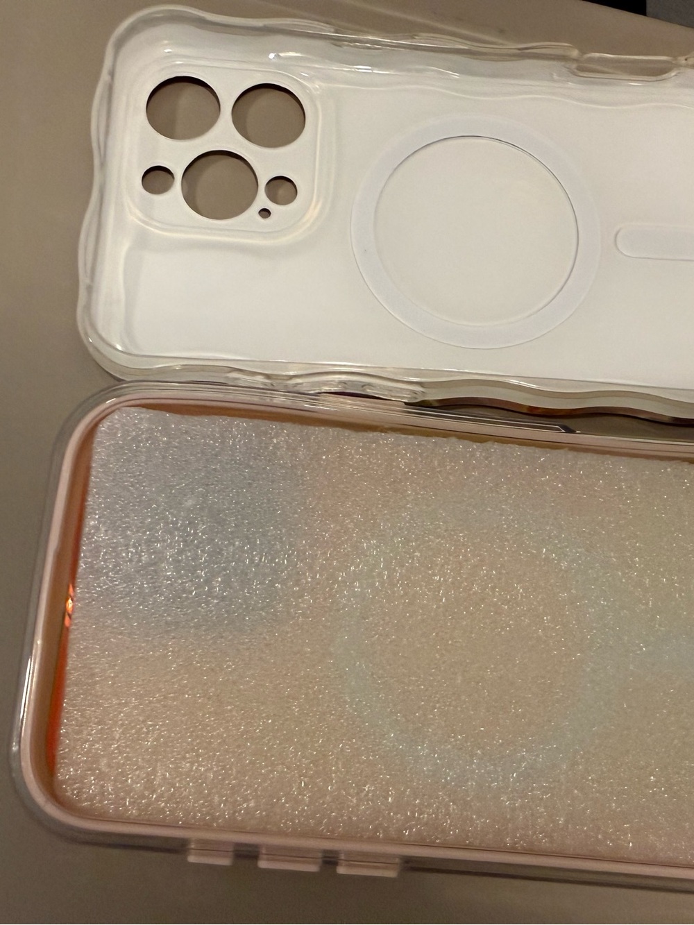 iPhone 16 Pro Max cases - Picture 3 of 3